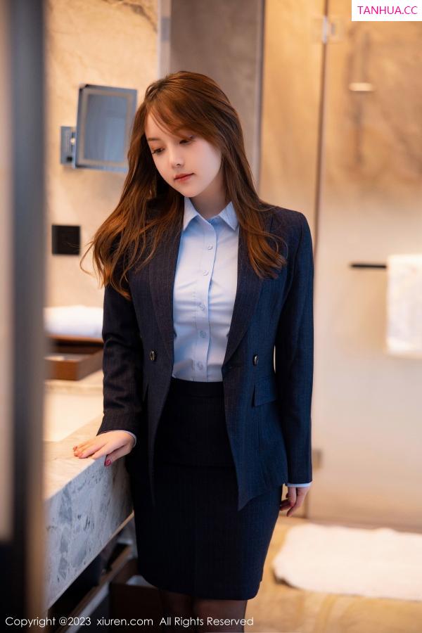 豆瓣酱  [XiuRen]高清写真图 2023.01.30 No.6190 豆瓣酱 制服美臀第24张图片